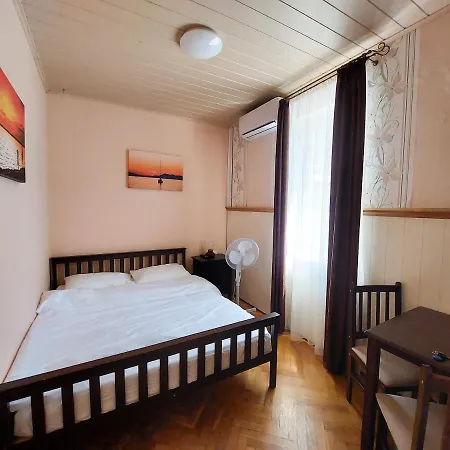 Hotel Gosztonyi *