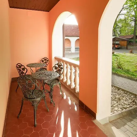 Hotel Gosztonyi