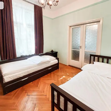 Hotel Gosztonyi *
