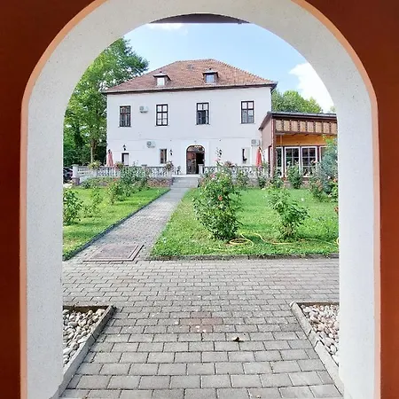 Hotel Gosztonyi