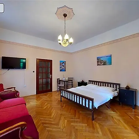 Gosztonyi * שיופוק