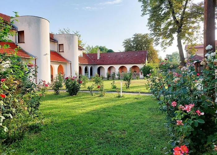 Hotel Gosztonyi *