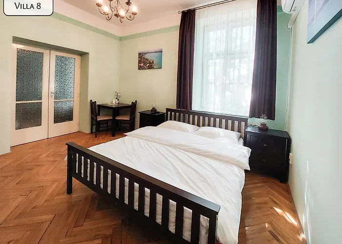 Hotel Gosztonyi *