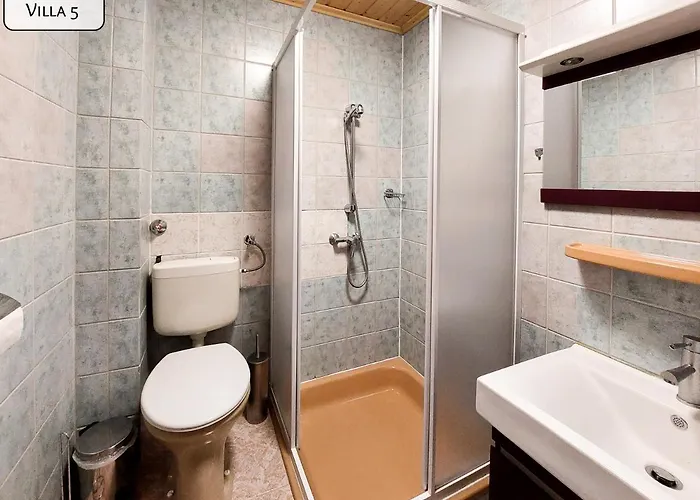 Hotel Gosztonyi *
