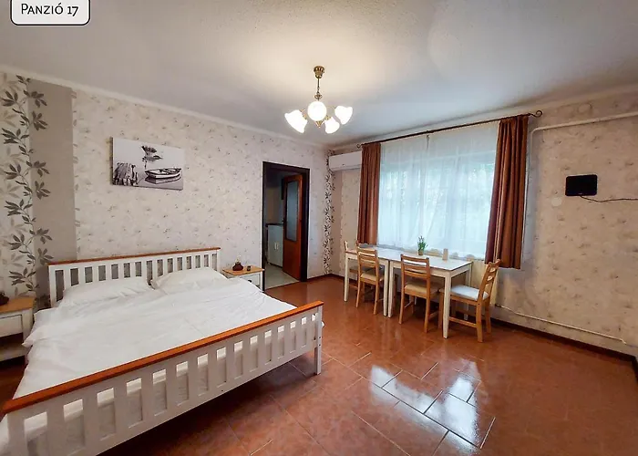 Hotel Gosztonyi *