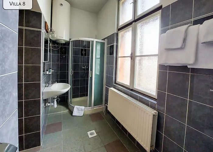 Hotel Gosztonyi *
